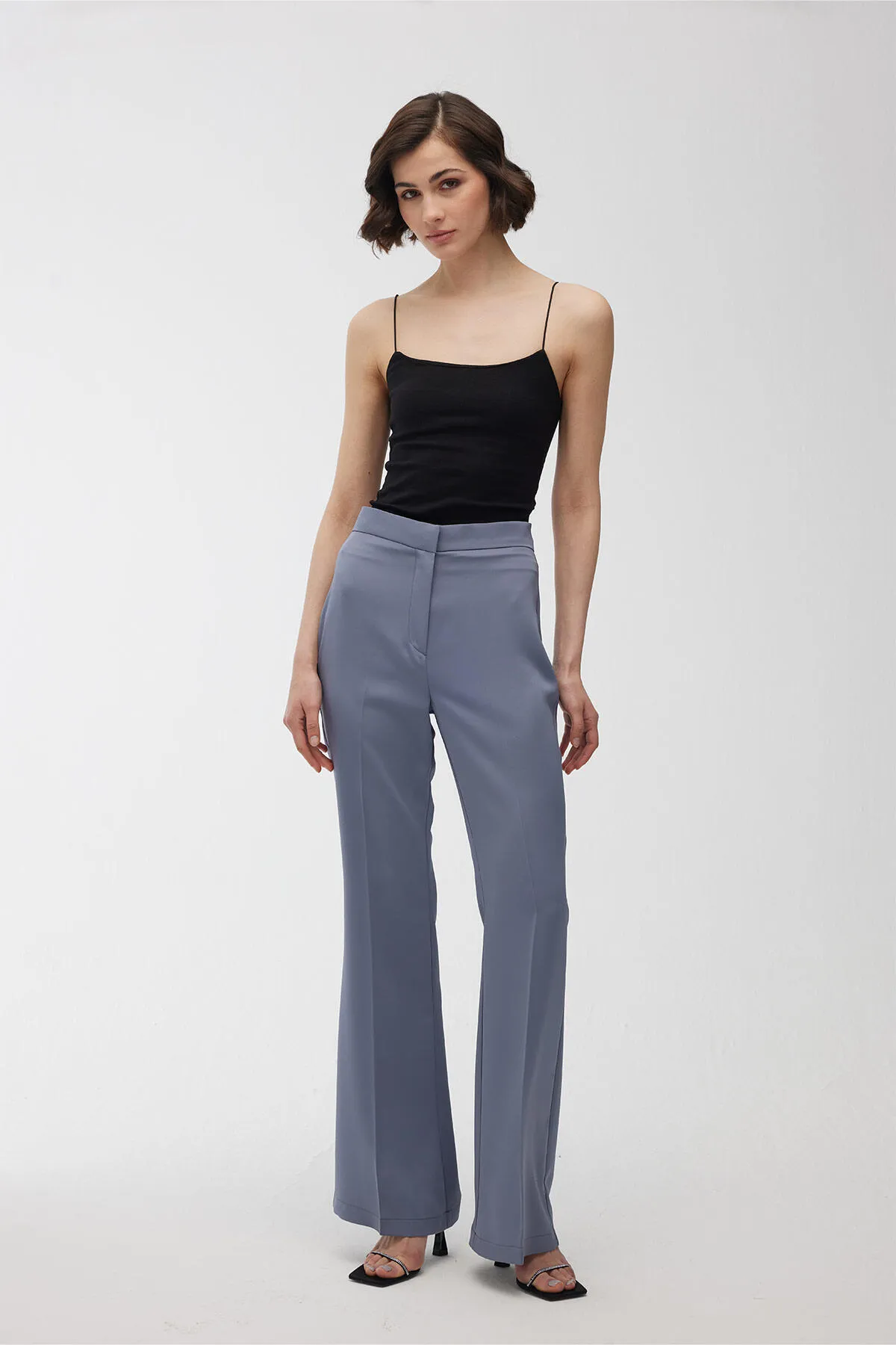 Manuka  SATINHOSE MIT SPANISCHER KRONE BLAU