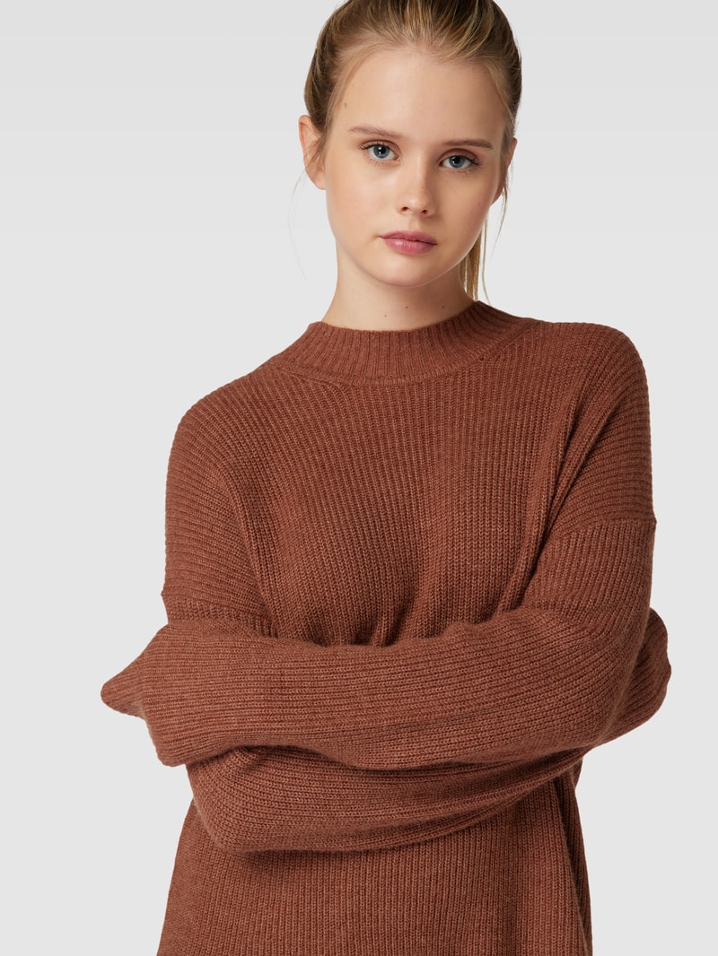Strickkleid mit Turtleneck Modell 'KATIA' in mittelbraun