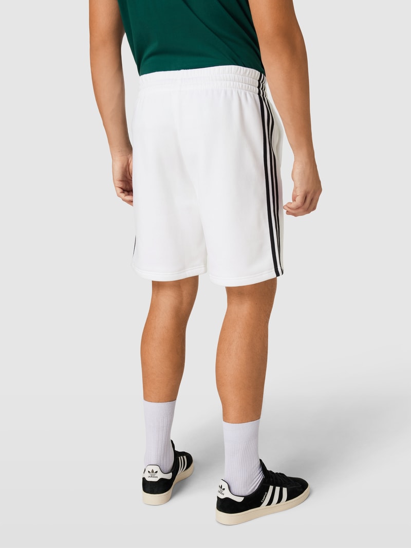 Shorts mit Label-Stitching in weiß