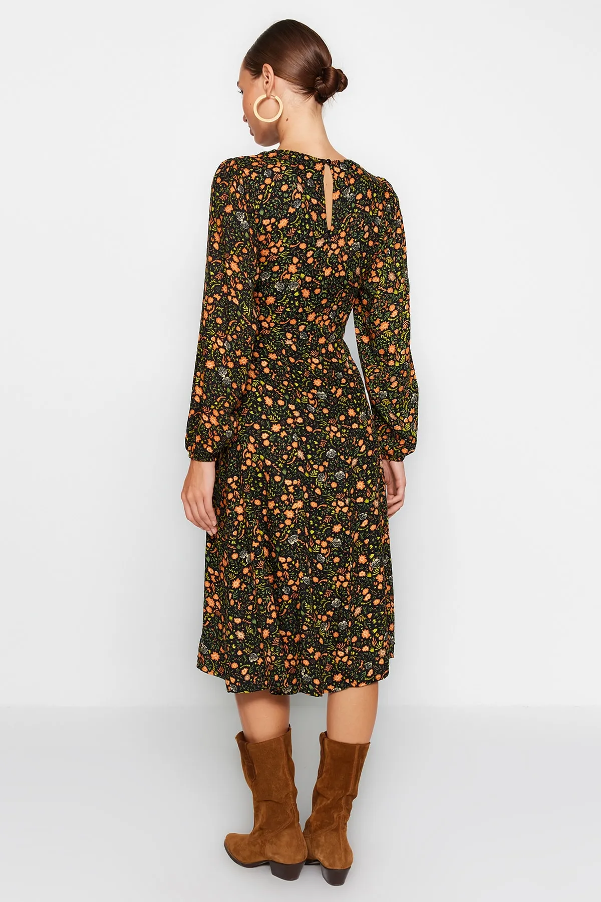 Trendyol Collection  Mehrfarbiges, gemustertes Webkleid mit Schlitz TWOAW23EL00325