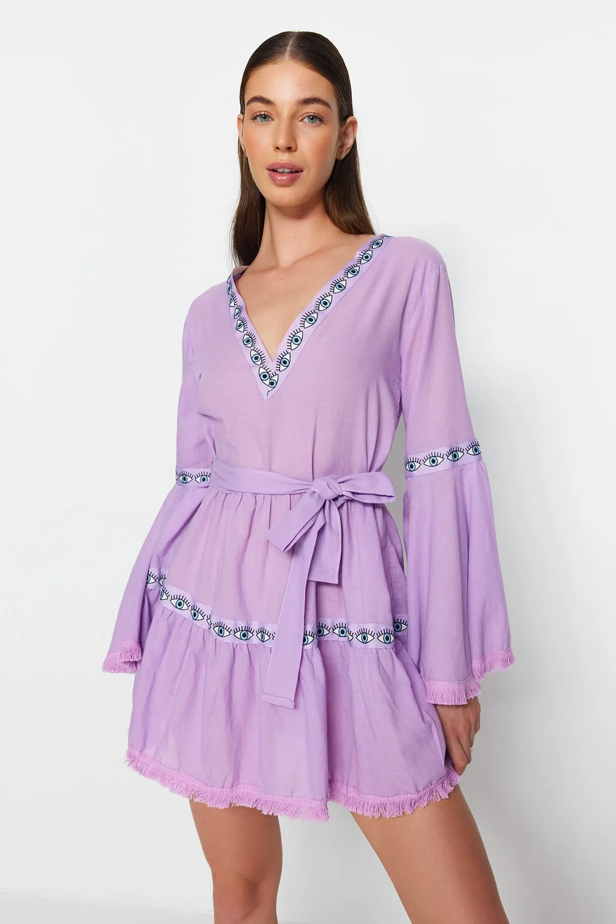 Trendyol Collection  Lilafarbenes Mini-Strandkleid aus 100 % Baumwolle mit gewebten Rüschen und Gürtel TBESS21EL1253
