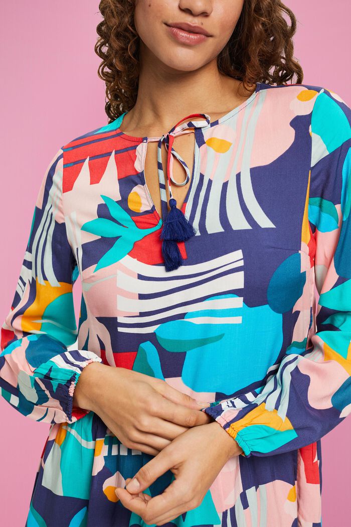 Strandkleid mit mehrfarbigem Print