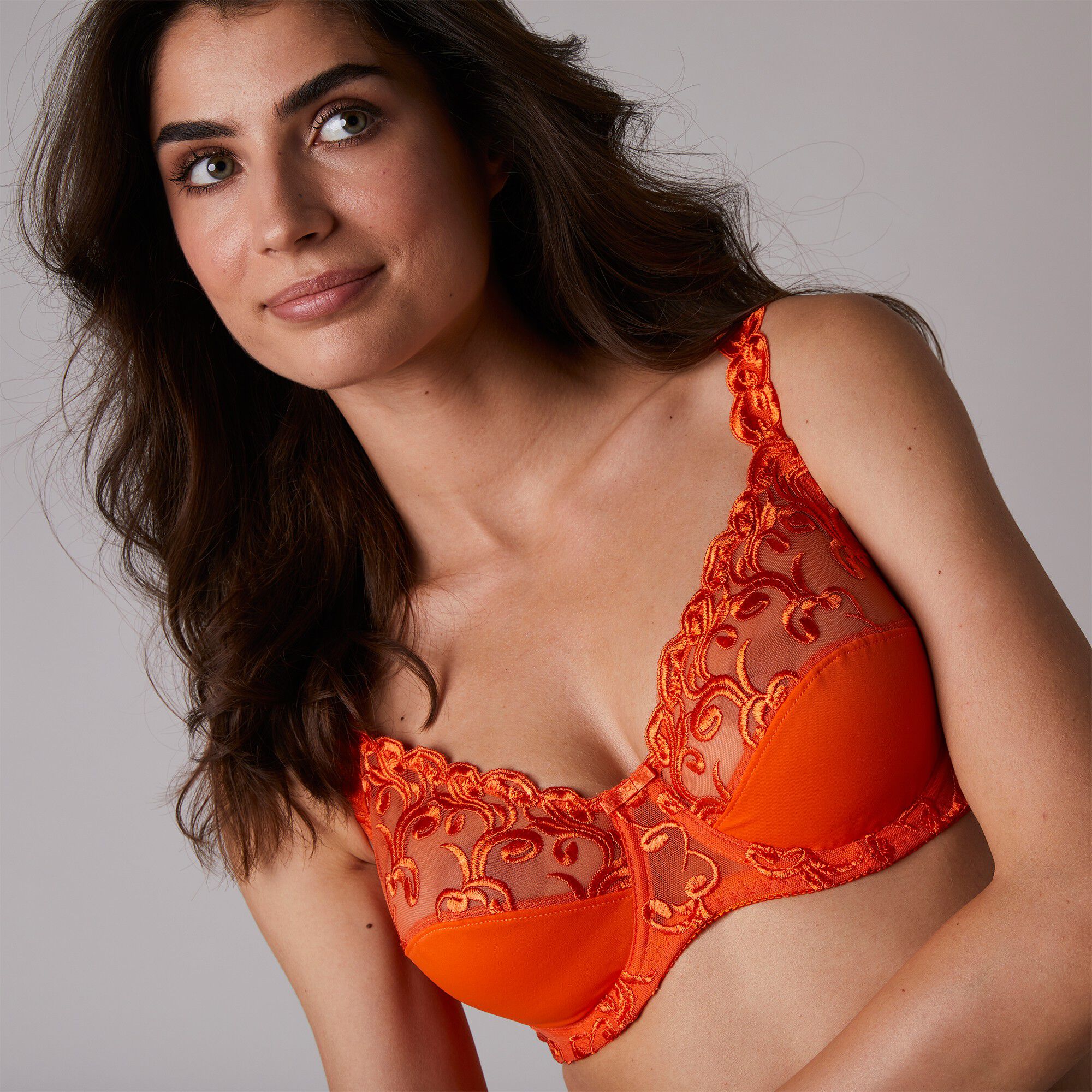 Soutien-gorge brodé microfibre avec armatures Sienne