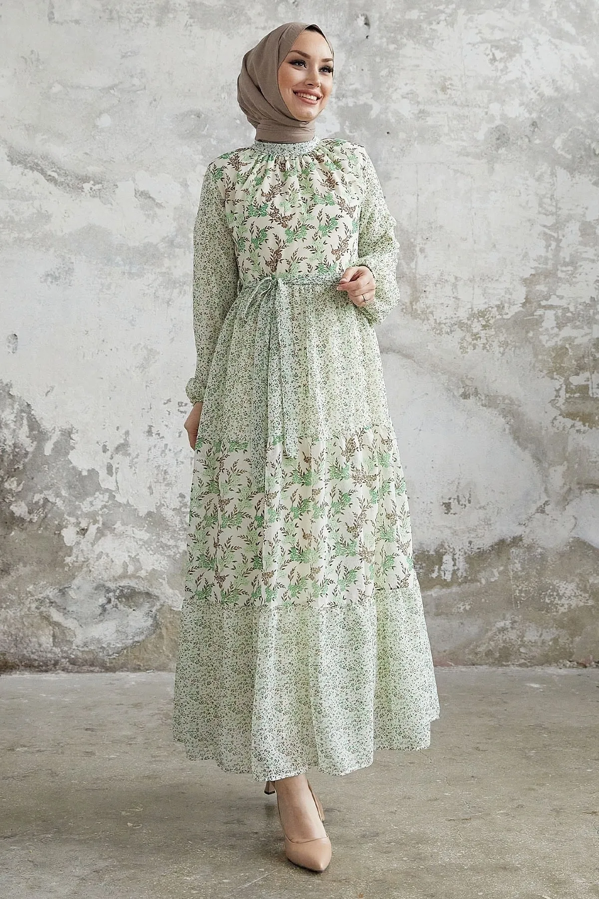InStyle  Nessa Blumen-Chiffonkleid mit Gürtel – Grün