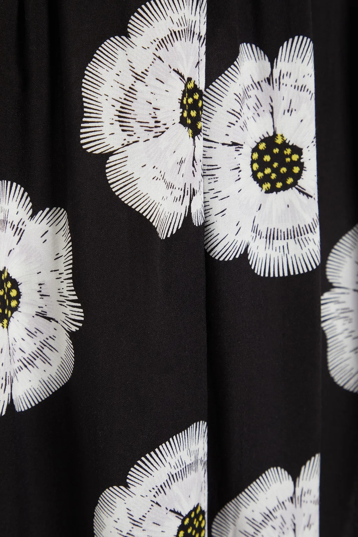Trendyol Collection  Set aus Oberteil und Unterteil mit floralem Muster und Schlitz TBESS22AU0103