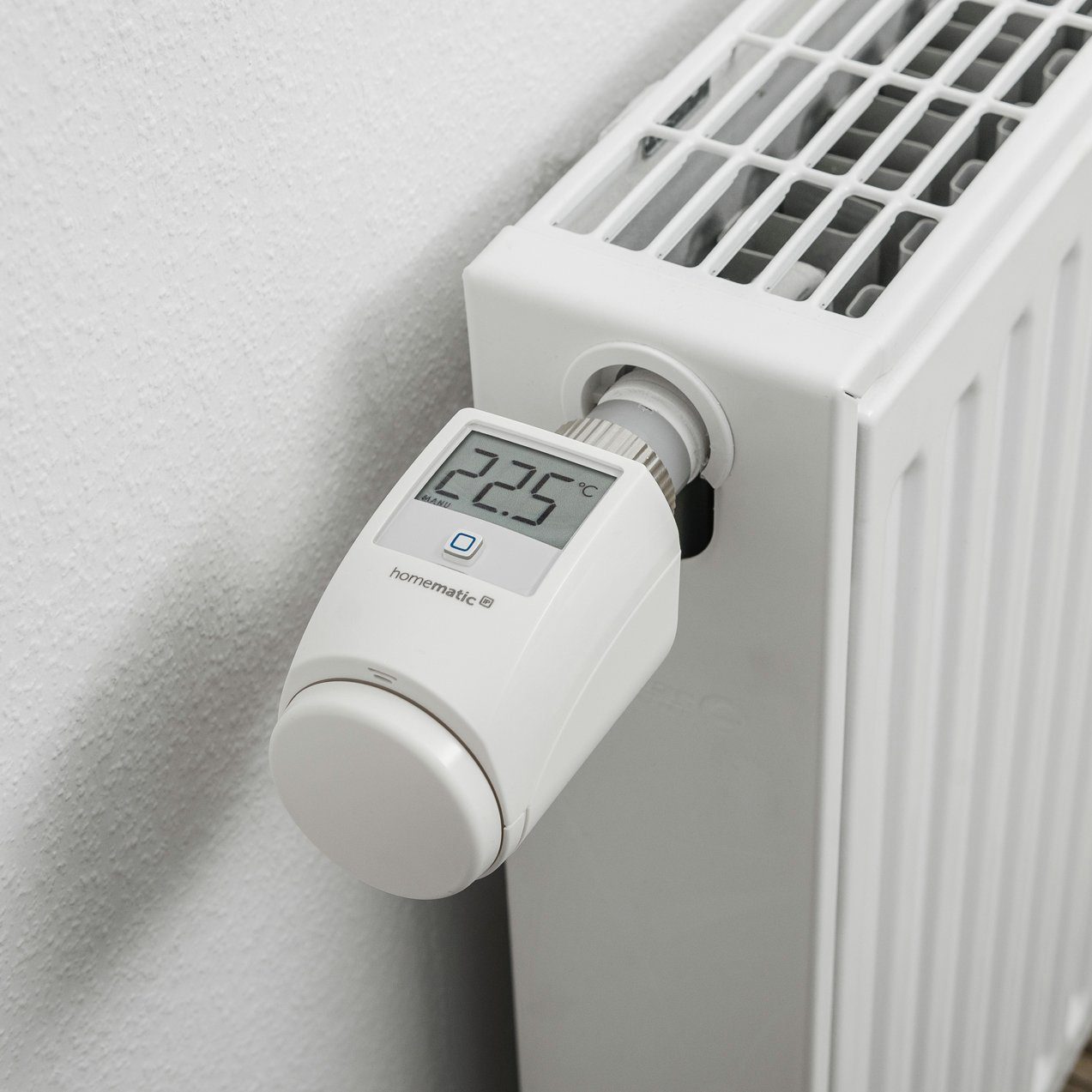 Homematic IP Set FUNK Heizungssteuerung zur Einzelraumregelung für 4 Heizkörper. Smart-Home Starter-Set