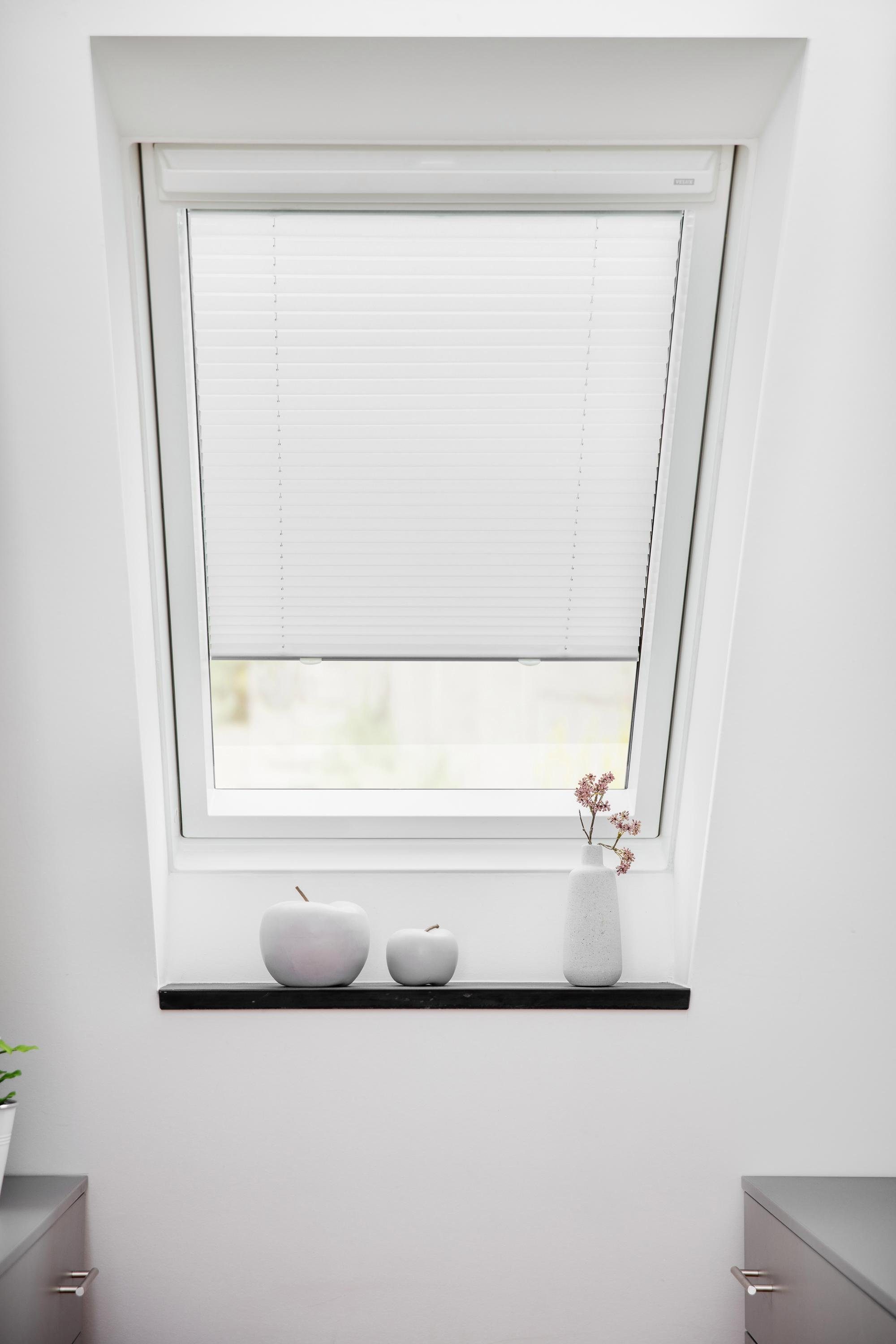 Dachfensterplissee Haftfix, LICHTBLICK ORIGINAL, Lichtschutz, ohne Bohren, verspannt, Haftfix, Crush-Optik, mit Saugnapf