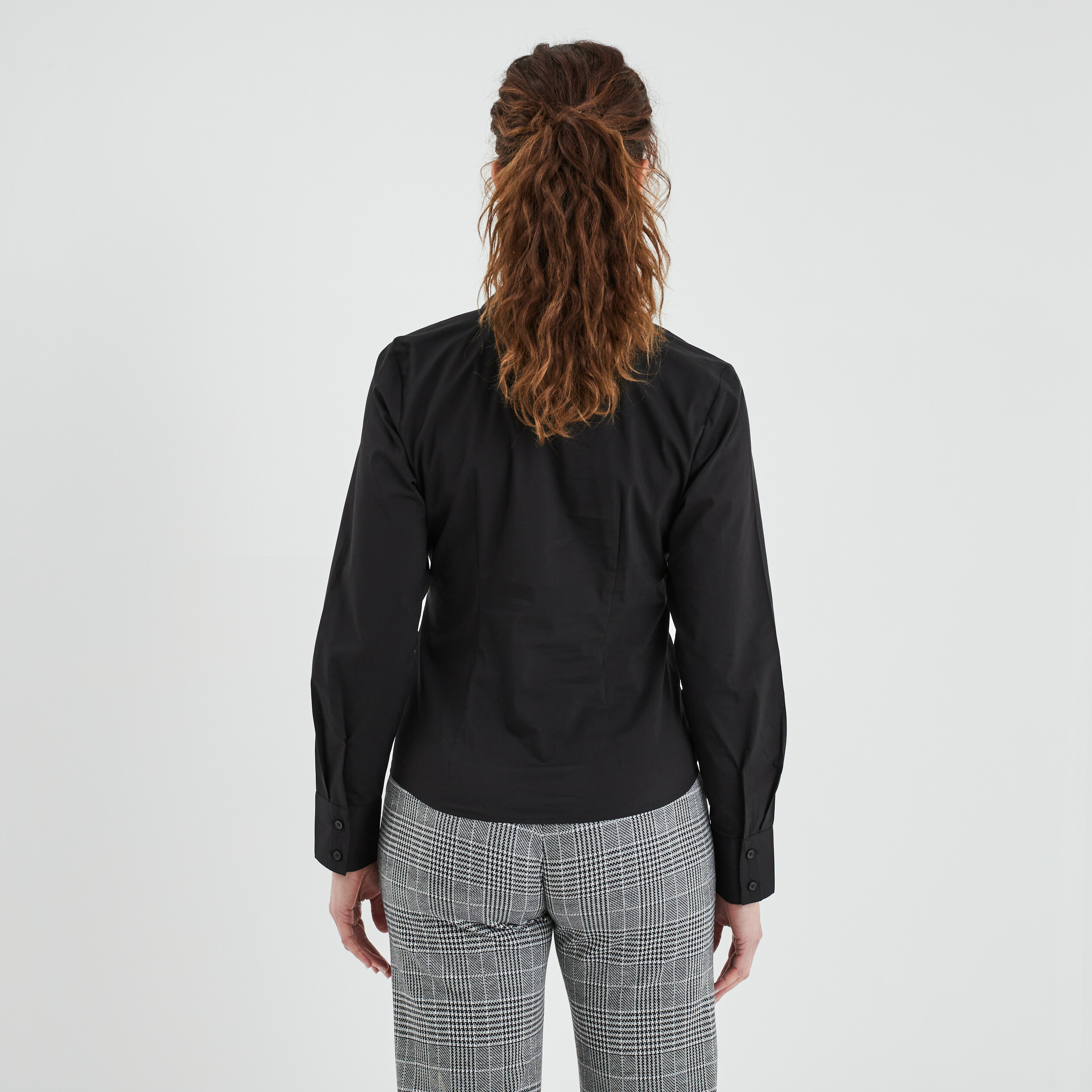 Chemise froncée cintrée satin Liberto noir femme | La Halle