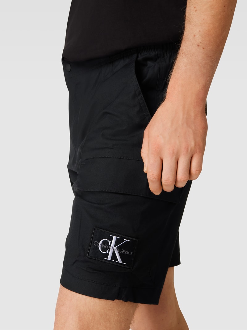 Cargoshorts mit Label-Stitching in black