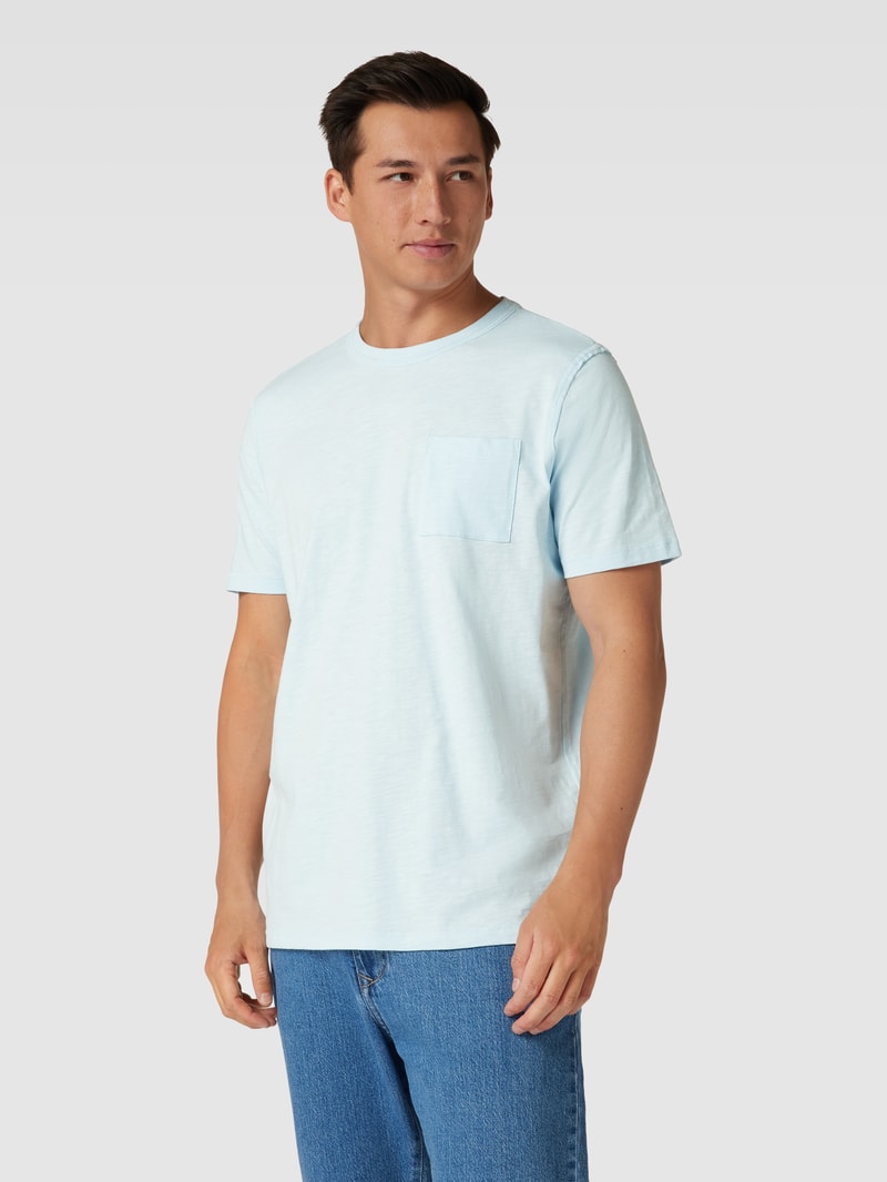 T-Shirt in melierter Optik mit Brusttasche in hellblau
