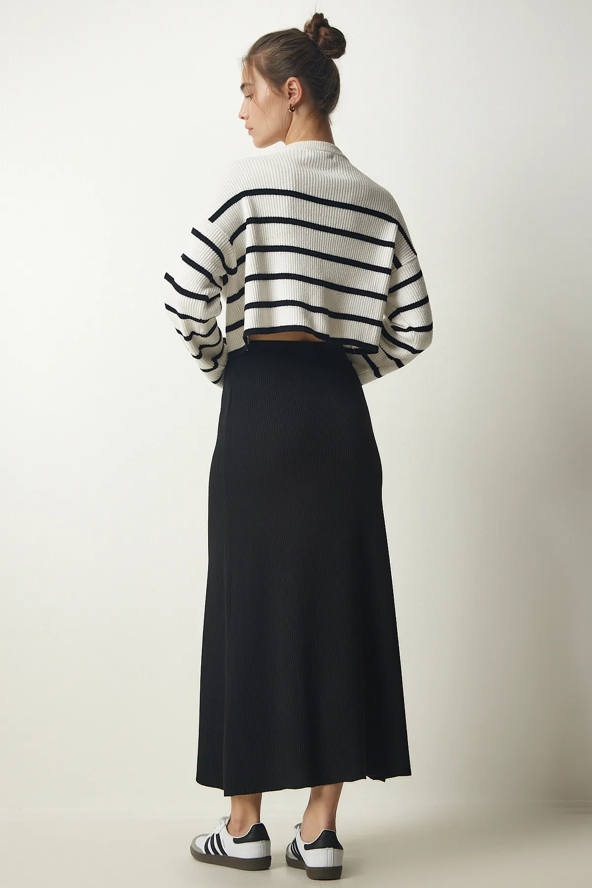 Happiness İstanbul  Schwarzer Strickrock aus Kordel für Damen PN00082