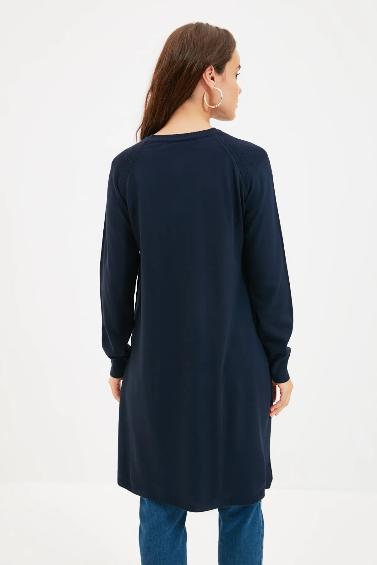 Trendyol Modest  Marineblauer langer Tiko-Pullover mit Rundhalsausschnitt TCTAW22AK0132