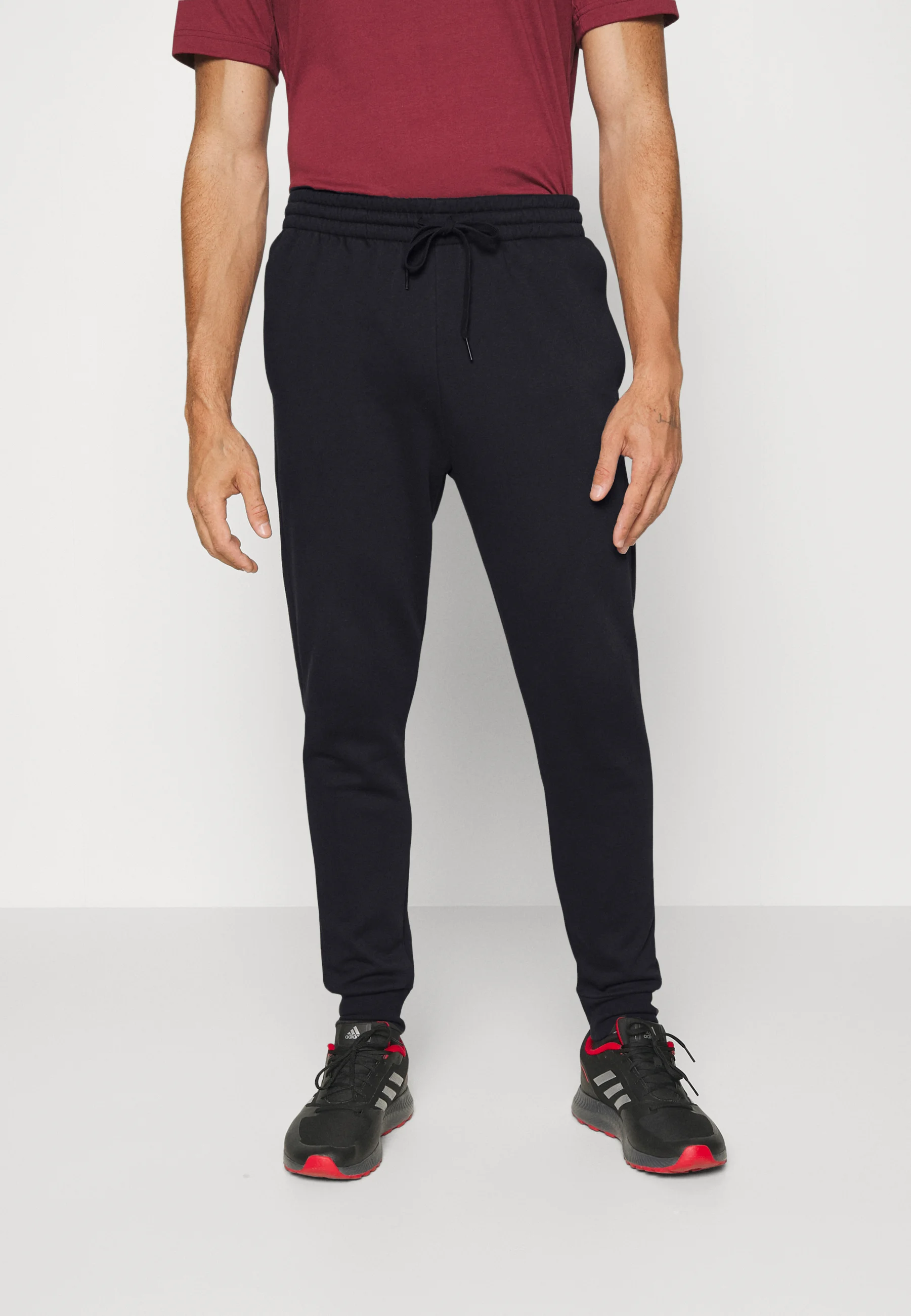 adidas Sportswear ESSENTIALS TAPERED - Pantalones de chándal