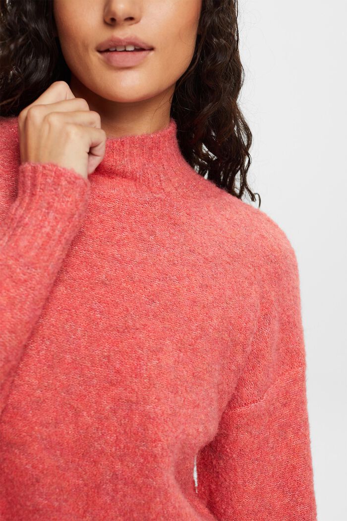 Kuscheliger Pullover mit Stehkragen