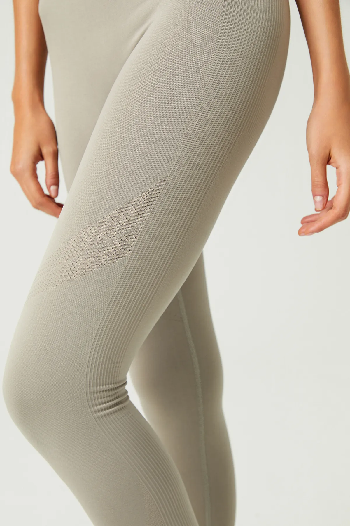 LOS OJOS  x Melodi Soft Khaki High Waist Nahtlose Sportstrumpfhose Adorn