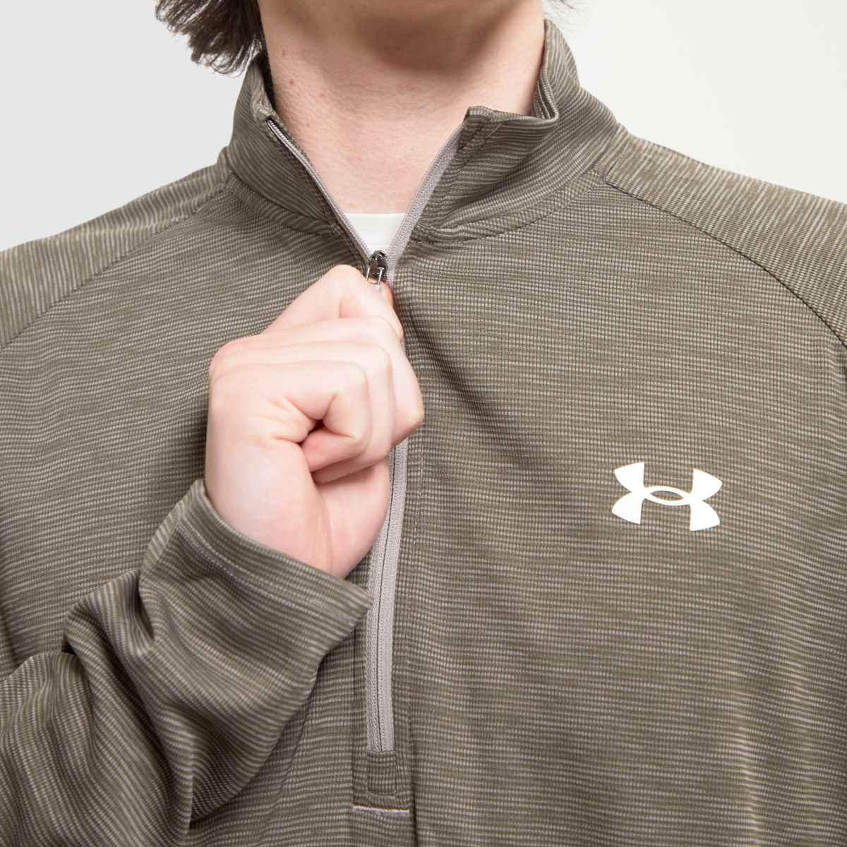 Under Armour tech texturált félcipzáras pulóver szürke színben
