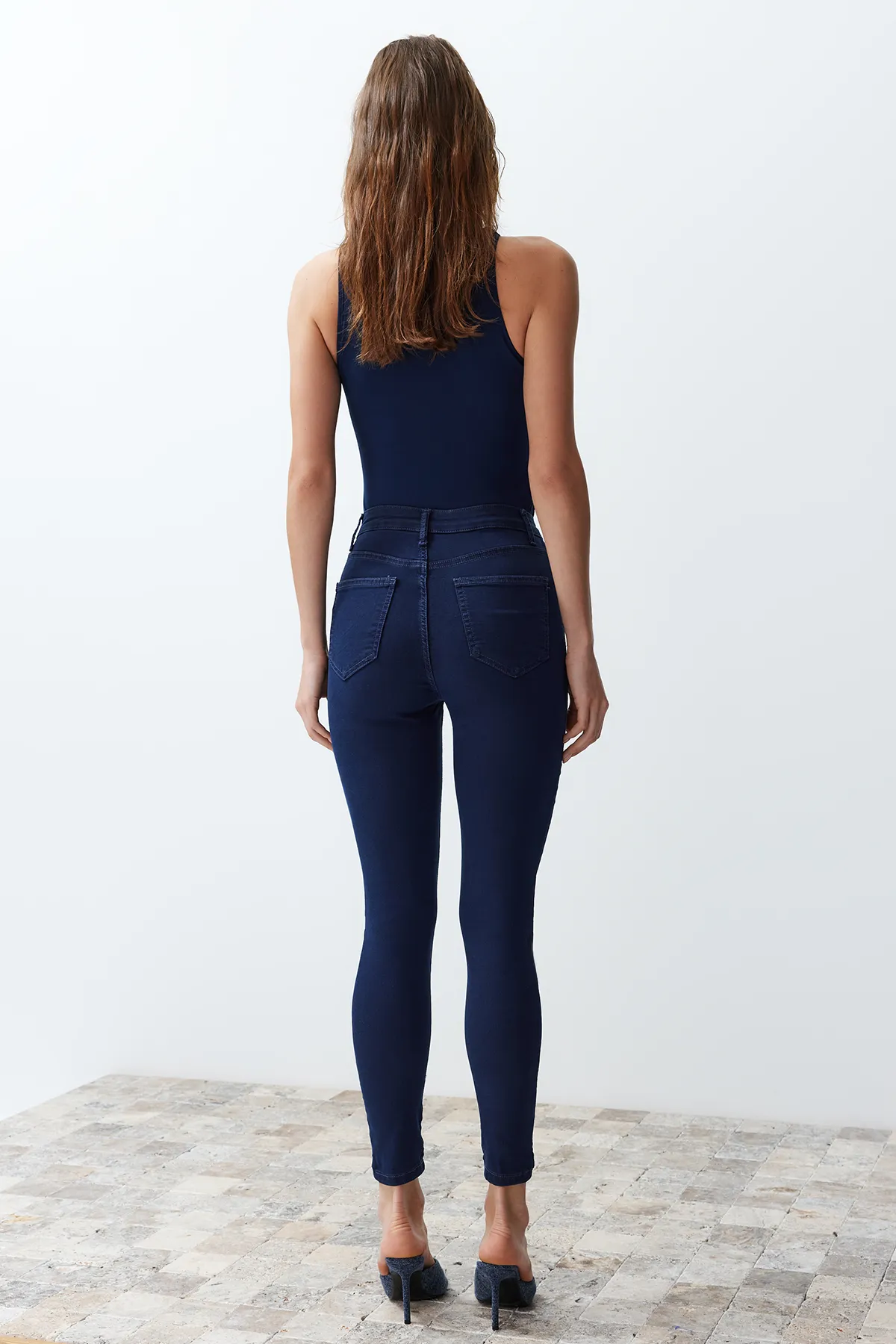 Trendyol Collection  Mitternachtsblaue Jegging-Jeans mit hoher Taille TWOSS24JE00241