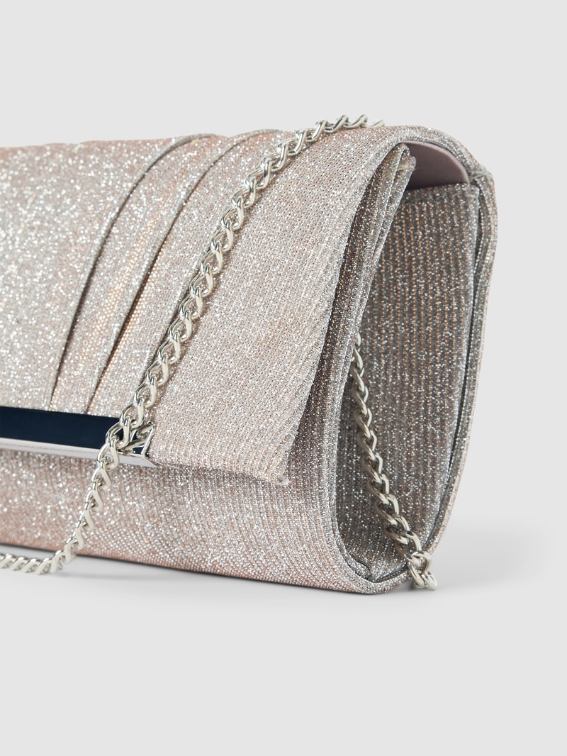 Clutch in schimmernder-Optik mit Raffungen in metallic beige