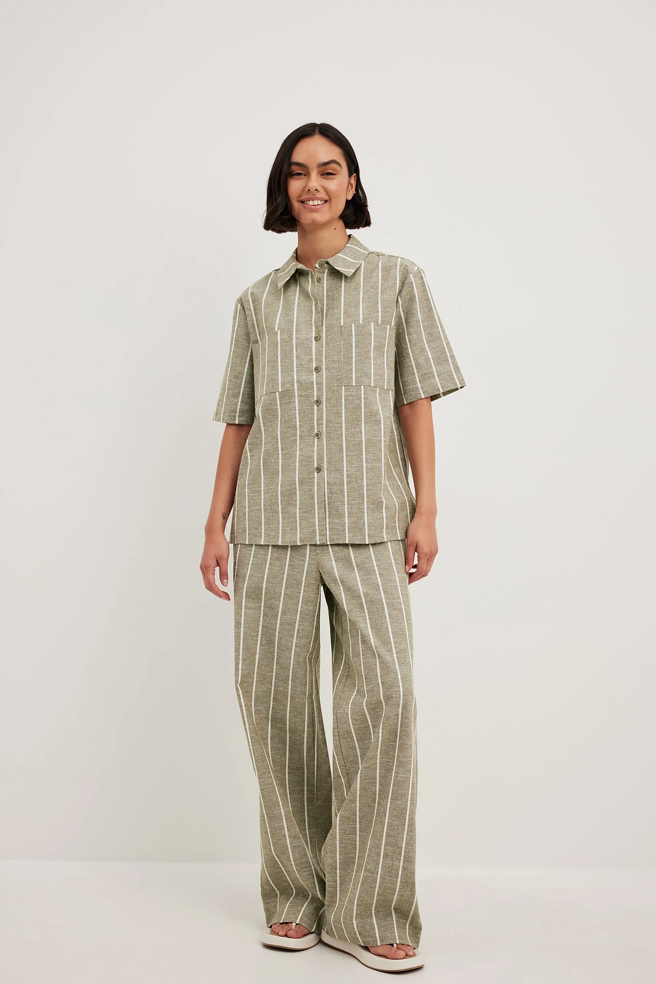Gestreifte Hose mit mittlerer Taille