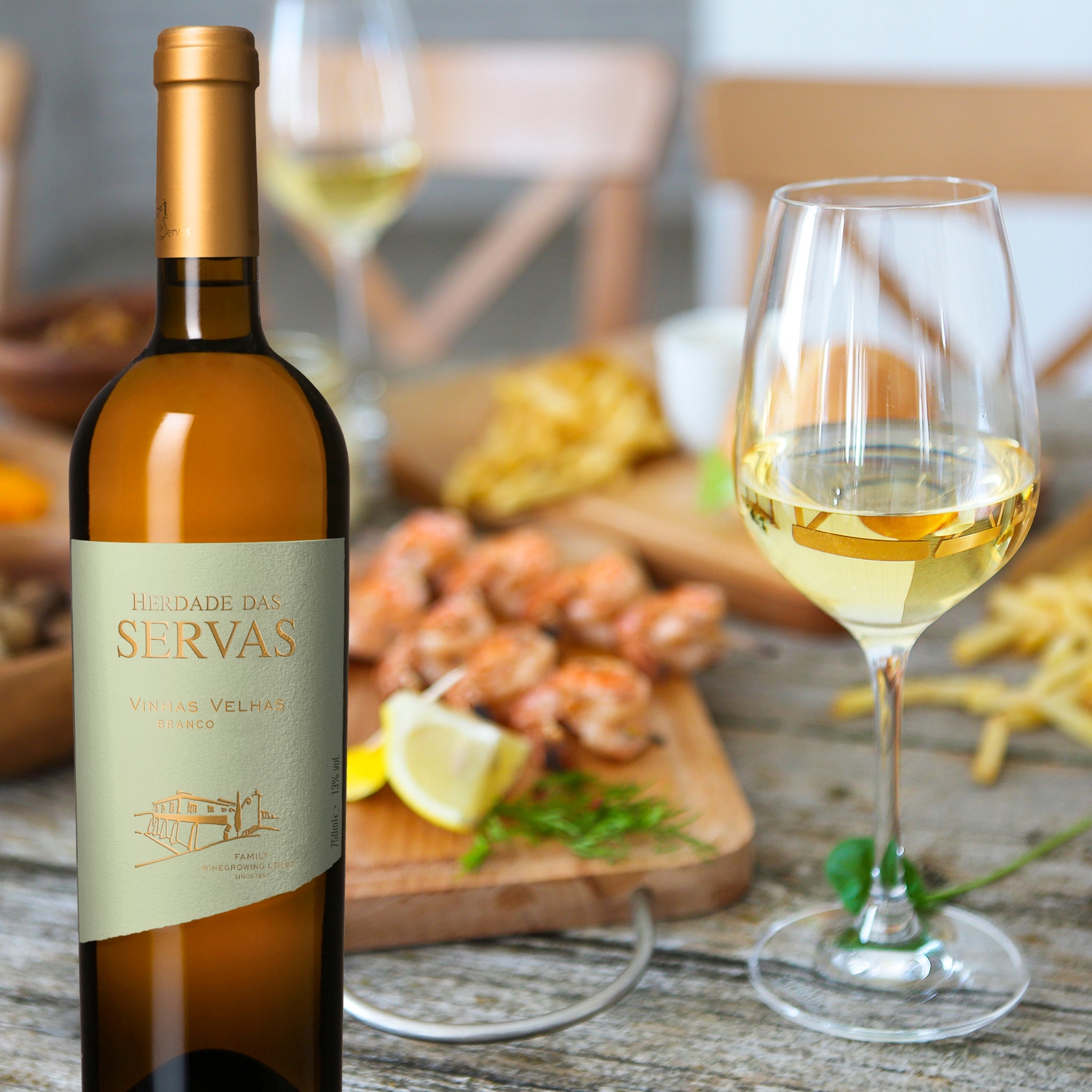 HERDADE DAS SERVAS VINHAS VELHAS WEISSWEIN 2020 (3er-Set mit edler Weinkiste)