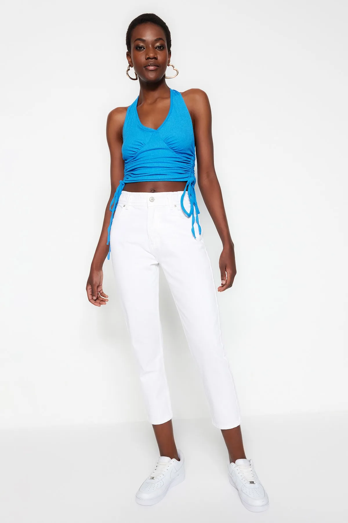 Trendyol Collection  Weiße Mom-Jeans mit elastischem Bund TWOSS20JE0428