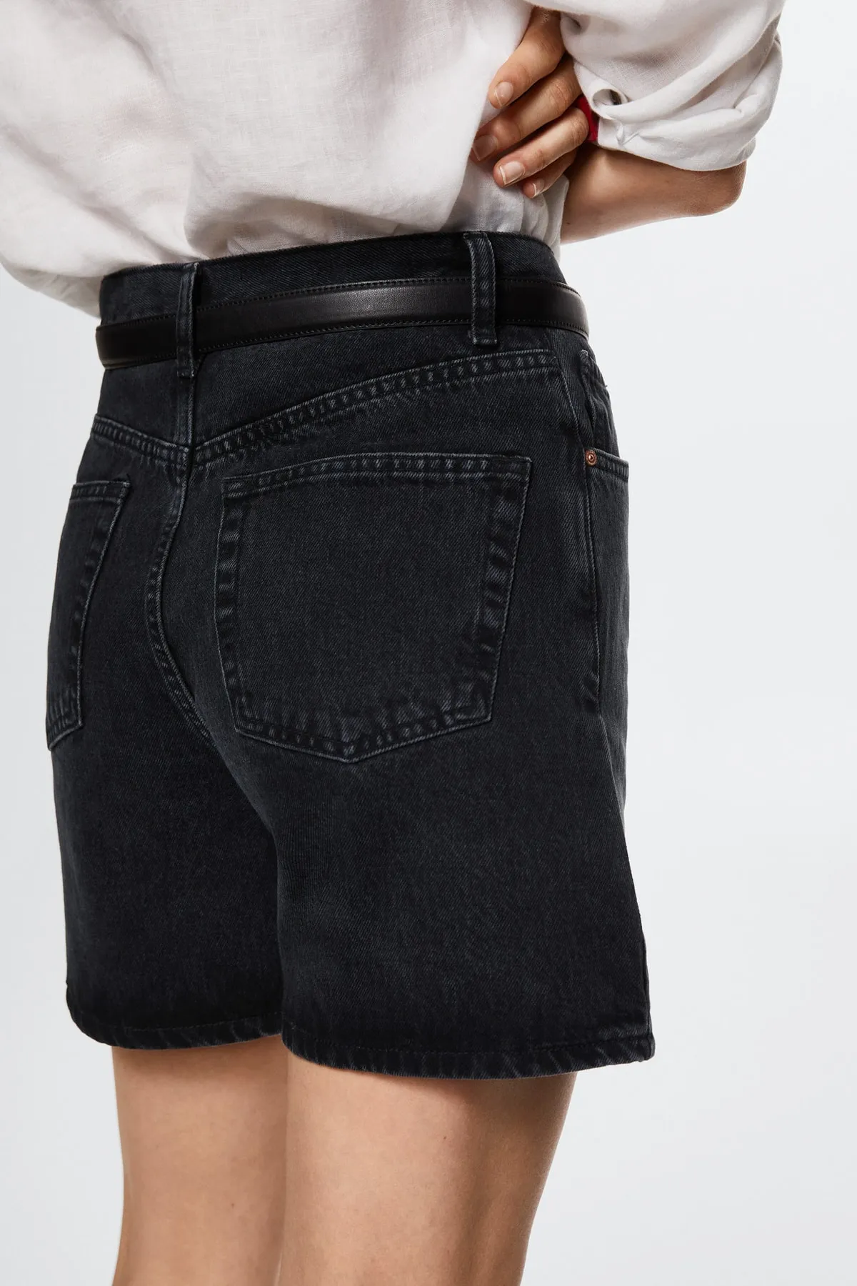 MANGO  Schwarze Denim-Damenshorts und Bermuda 37000324