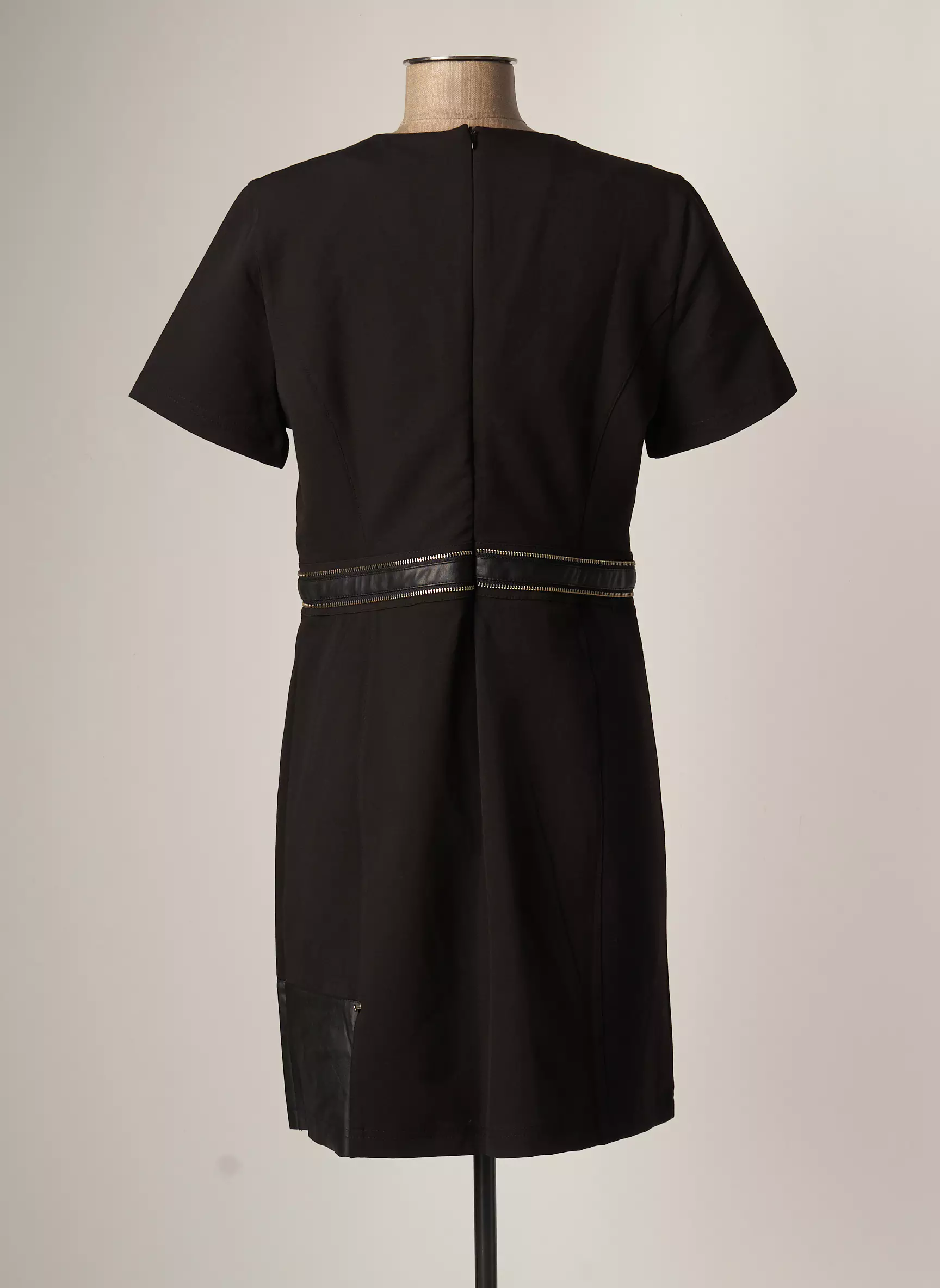Huit Six Sept Robes Courtes Femme couleur noir