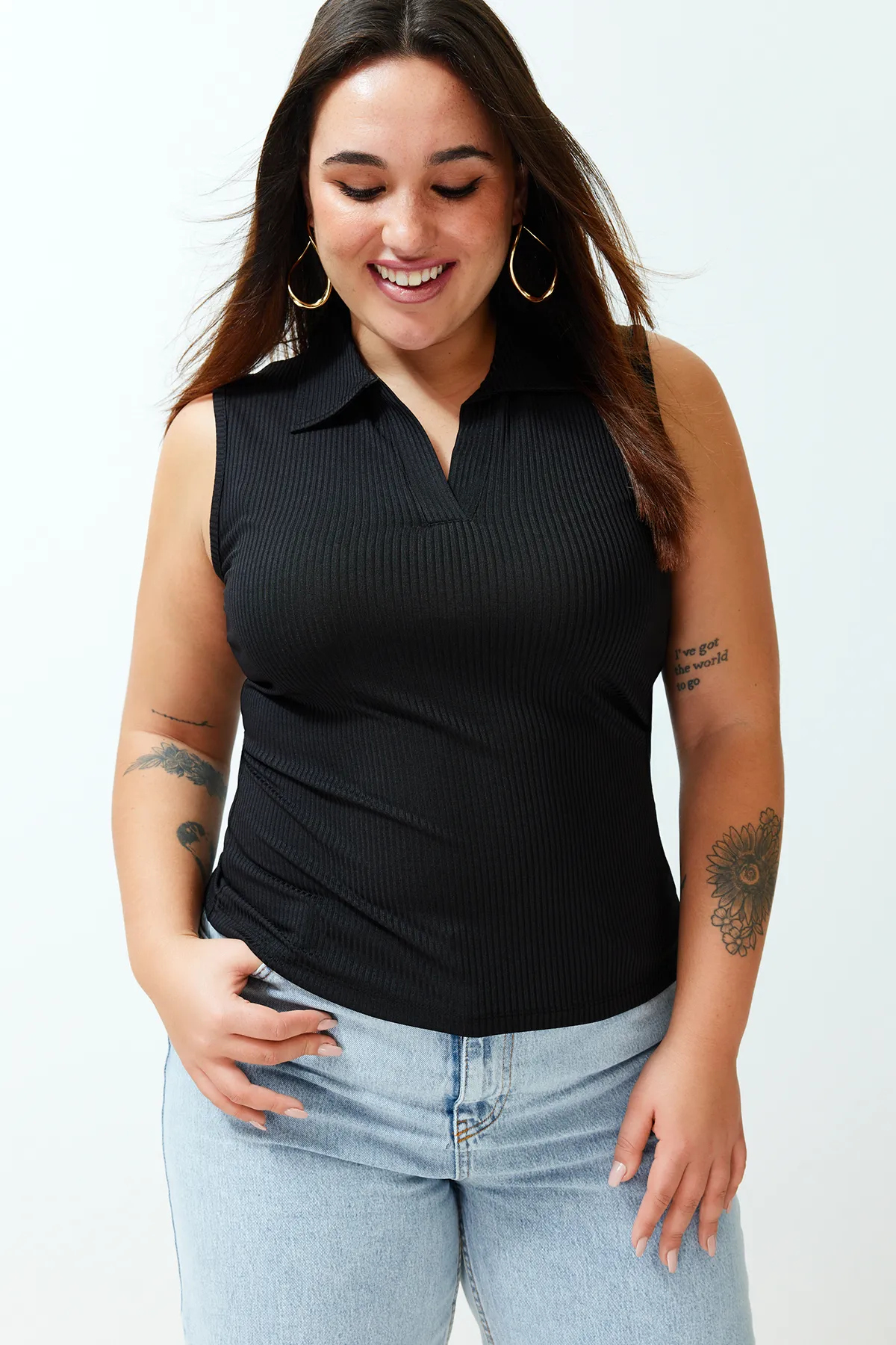 Trendyol Curve  Schwarze figurbetonte Stretch-Strickbluse mit Polokragen TBSSS24AF00065