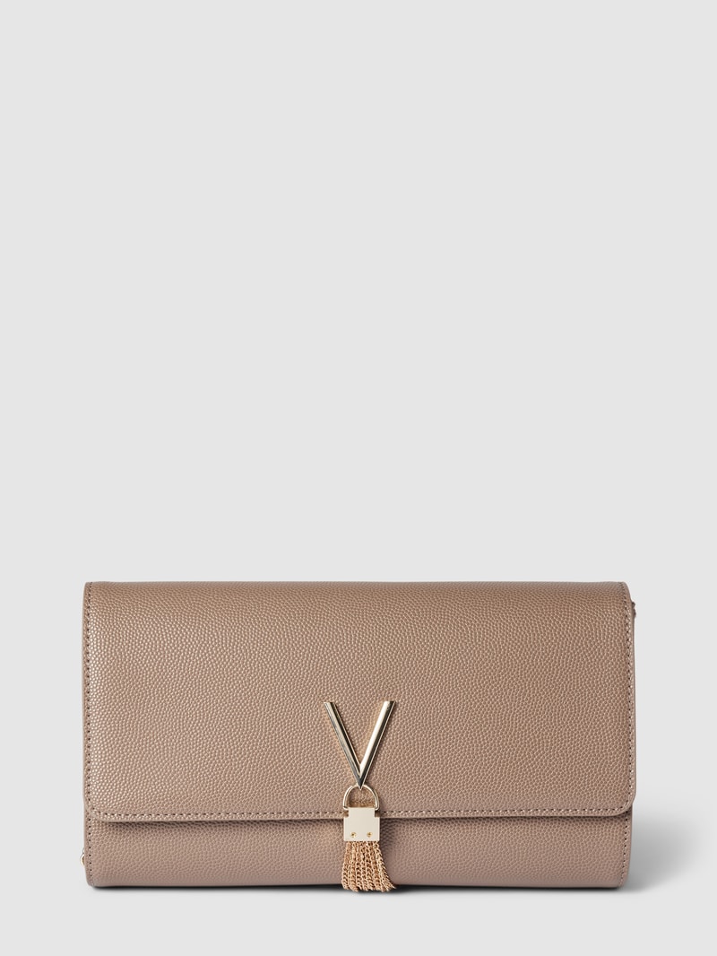 Clutch mit Label-Applikation Modell 'DIVINA' in taupe