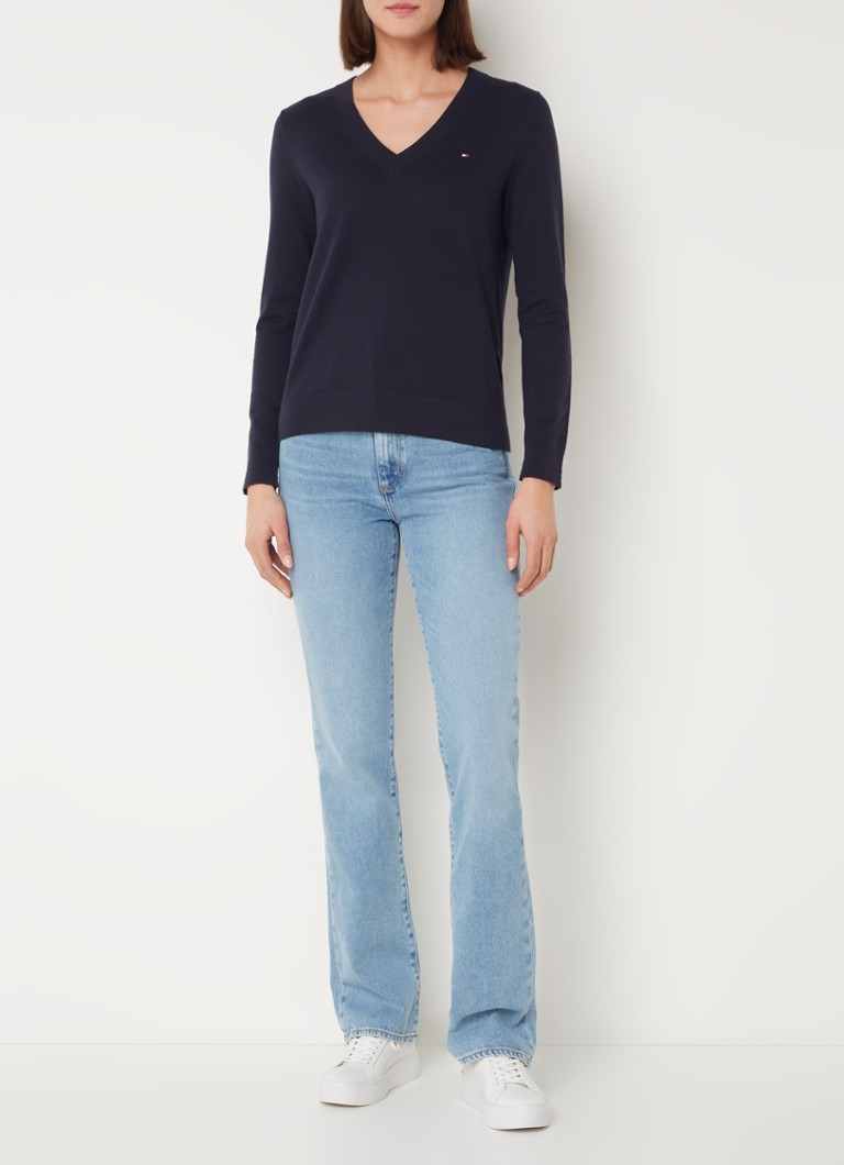 Pulover Tommy Hilfiger tricotat fin cu logo brodat.