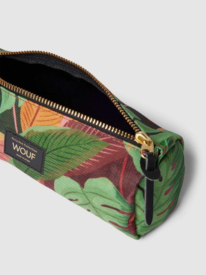 Kosmetiktasche mit Label-Patch Modell 'Mia' in olivgrün