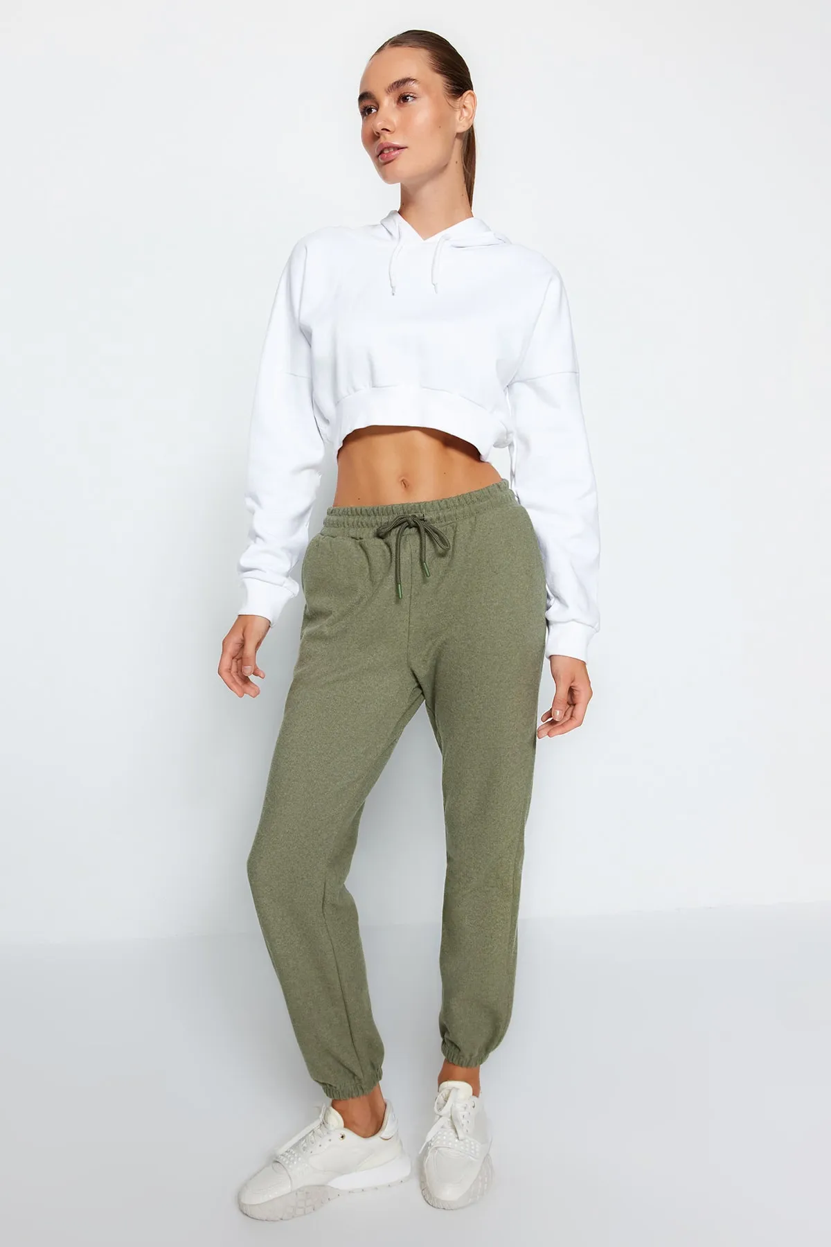 Trendyol Collection  Khakifarbene Thessaloniki-Sport-Jogginghose mit bequemer Passform und Taschenstrick TWOAW21EA0168