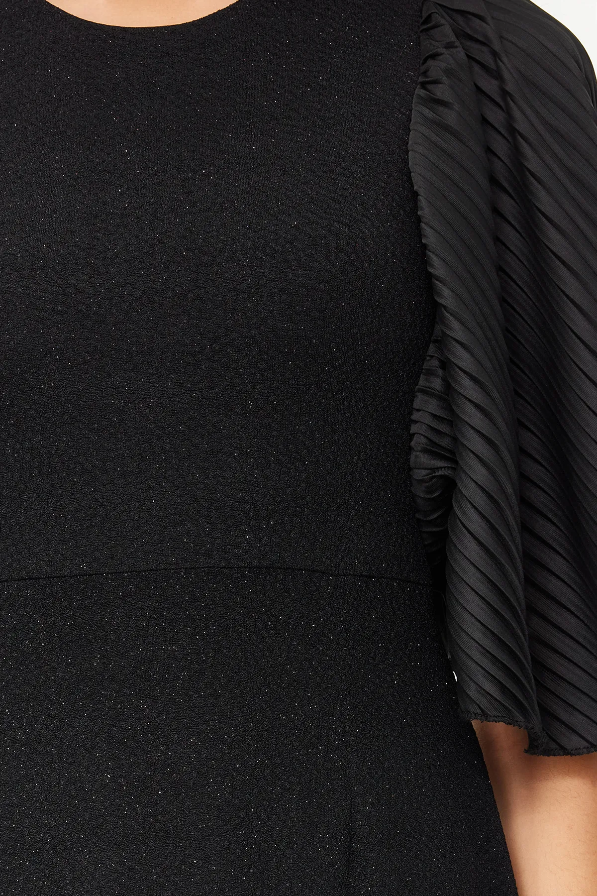 Trendyol Modest  Schwarzes, glitzerndes, elegantes Abendkleid mit Fledermausärmeln TCTSS24DB00042