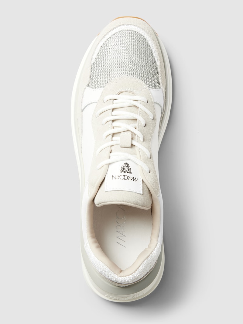 Sneaker mit Label-Patch in weiß