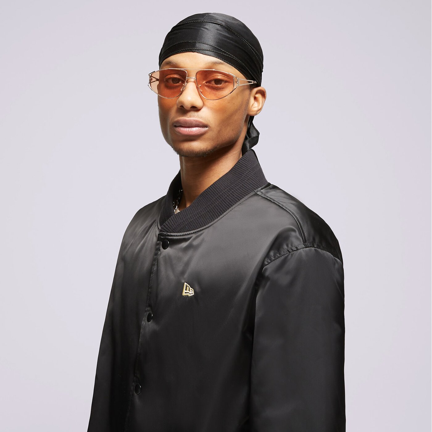 NEW ERA JACKE NE SATIN BOMBER NONE Schwarz