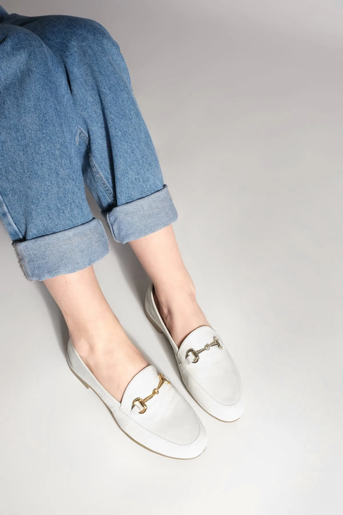 Marjin  Damen-Freizeitschuhe aus echtem Leder mit Kette in Tanle-Beige
