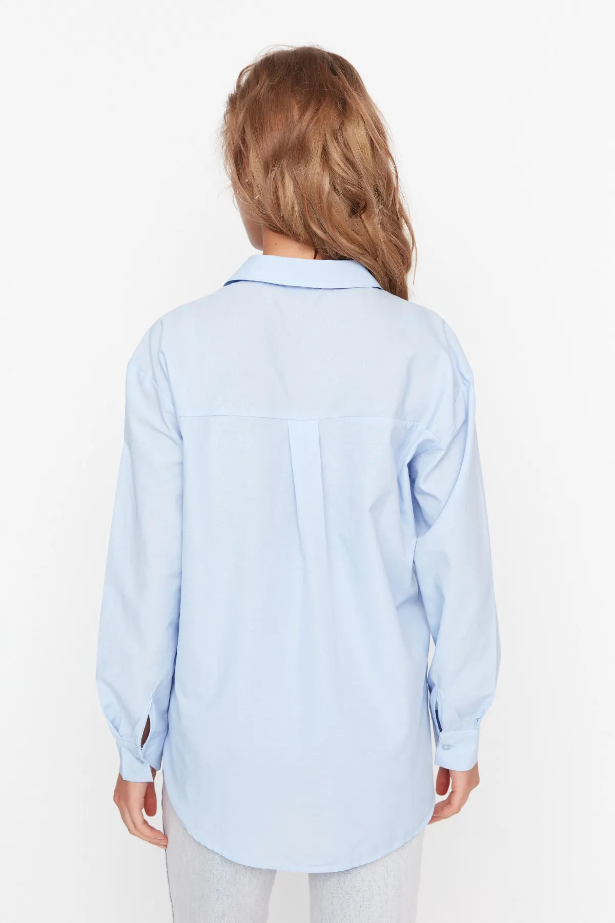 Trendyol Collection  Blaues, locker geschnittenes Hemd aus Baumwollgewebe TWOAW20GO0107