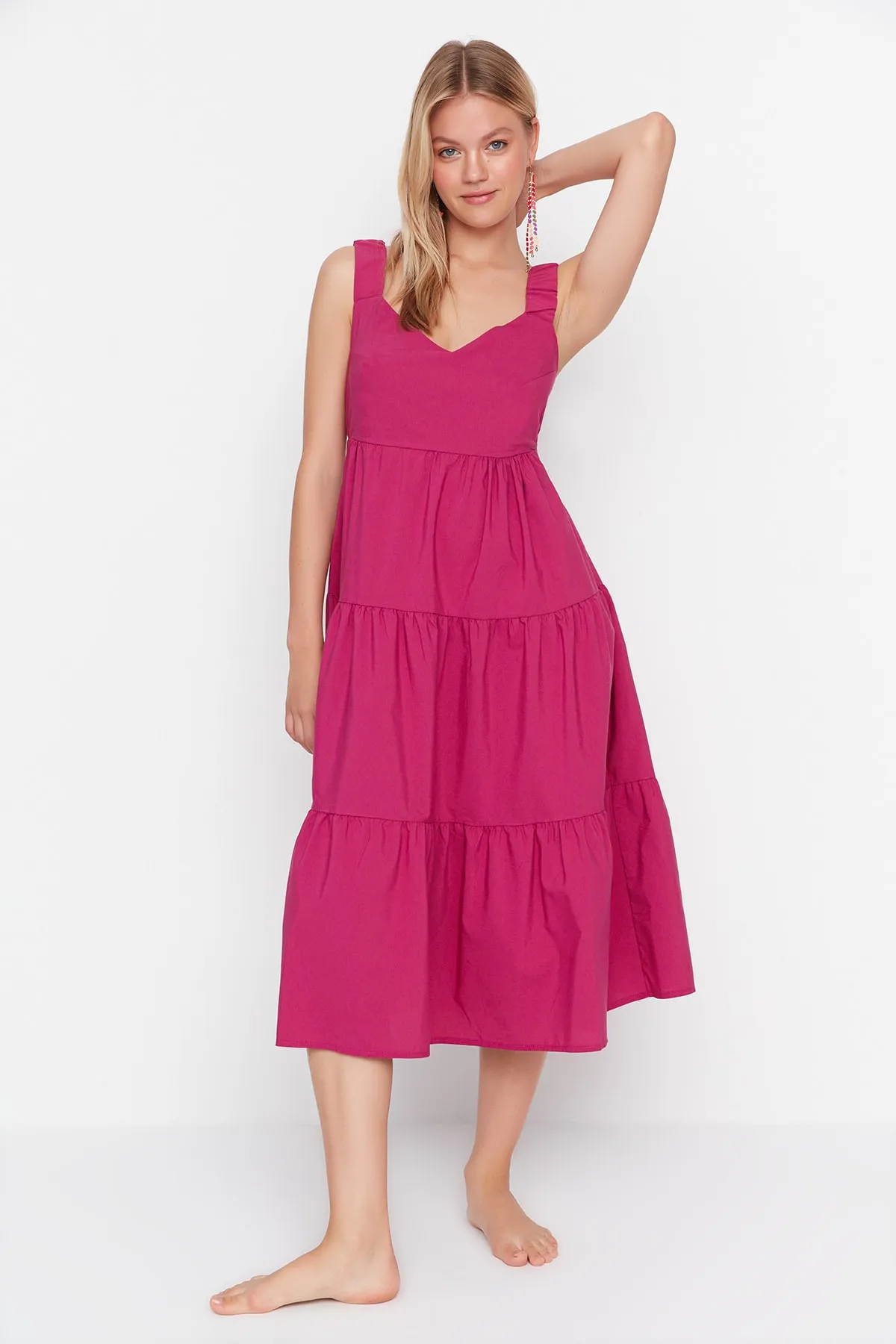Trendyol Collection  Fuchsiafarbenes Strandkleid im Leinen-Look mit Rückendetails TBESS21EL3851