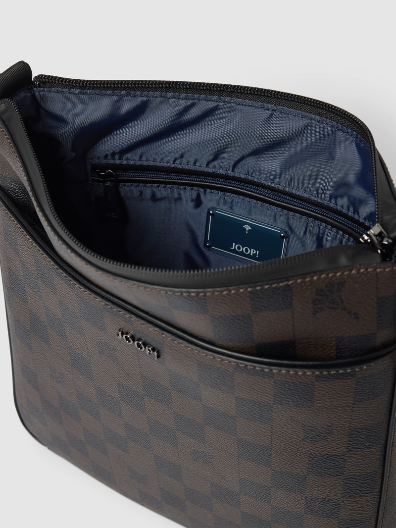 Crossbody Bag mit Allover-Muster in dunkelbraun