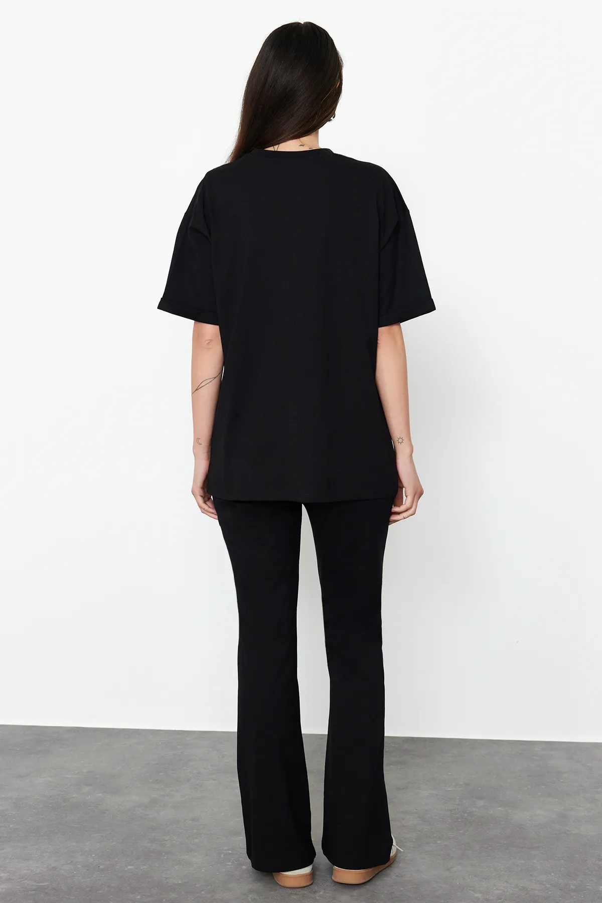 Trendyol Collection  Schwarzes, übergroßes Set aus Oberteil und Unterteil aus spanischem Strick, 100 % Baumwolle, TWOSS24AU00059