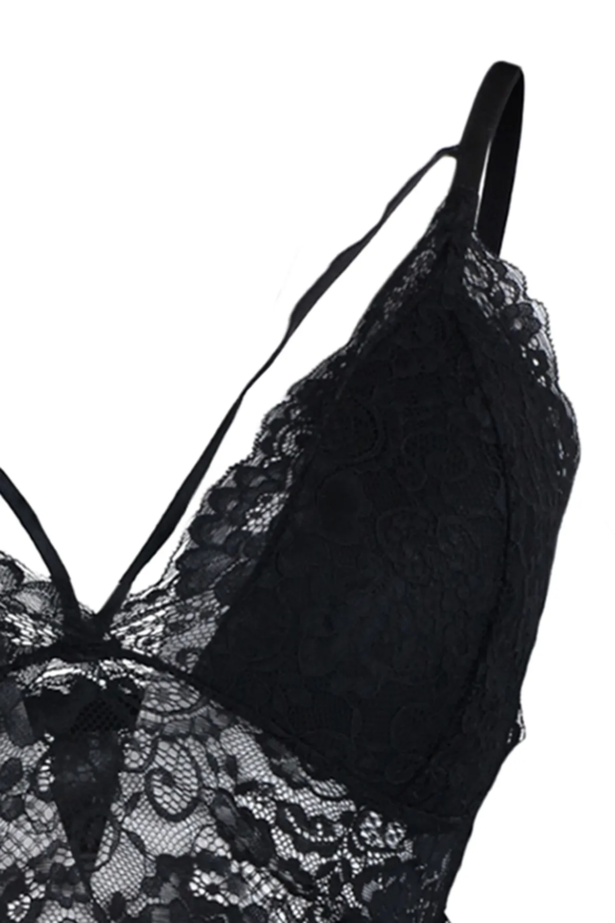Trendyol Curve  Schwarzes, mit Paspeln überzogenes Spitzen-Bustier in Übergröße TBBAW23CW00000