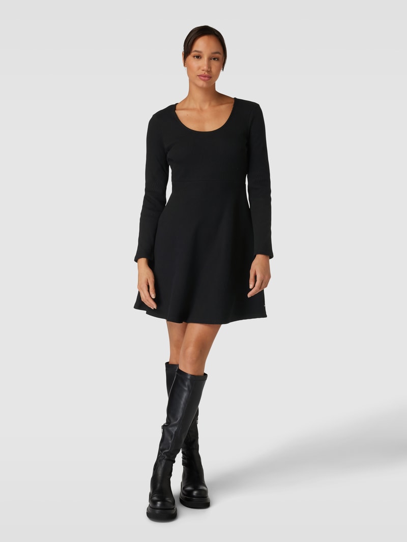 Minikleid mit Feinripp in schwarz