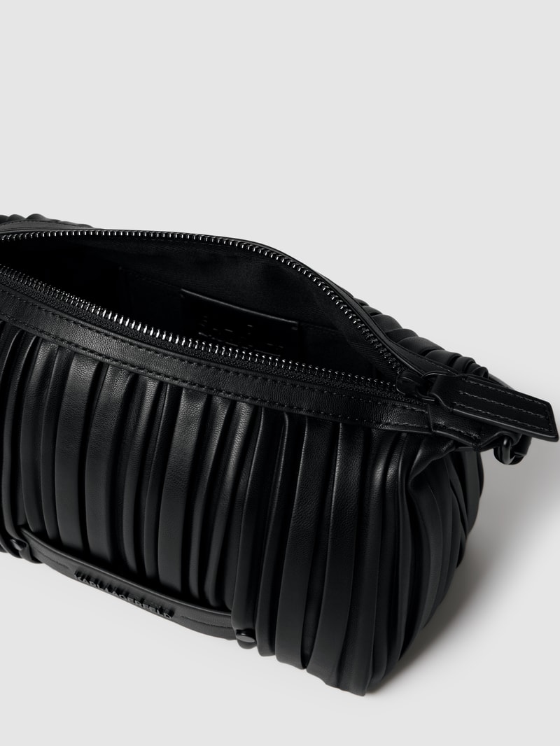 Handtasche mit Label-Detail in schwarz