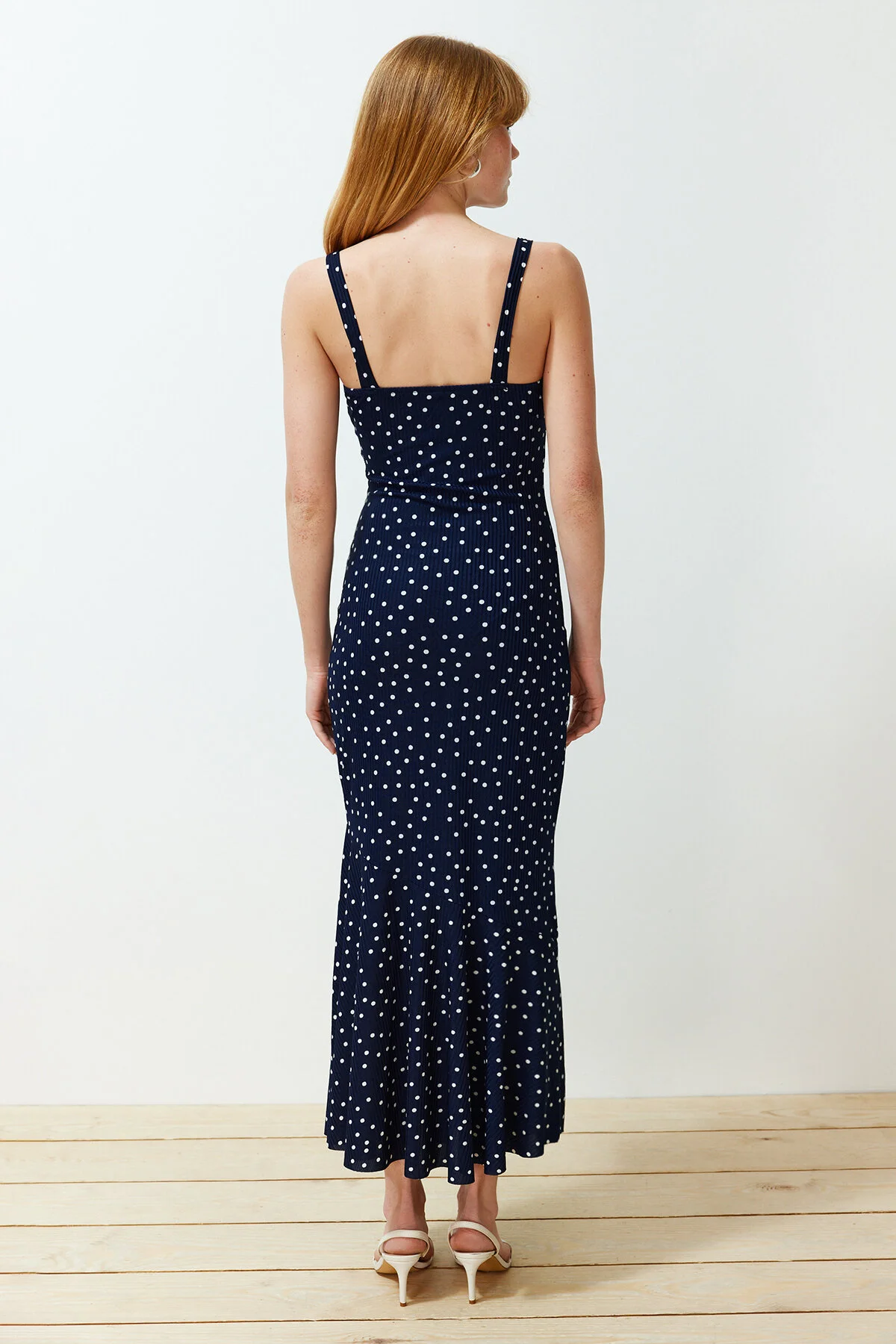 Trendyol Collection  Marineblaues gemustertes, tailliertes, geripptes, flexibles Strick-Maxi-Bleistiftkleid mit Riemchen TWOSS24EL00682