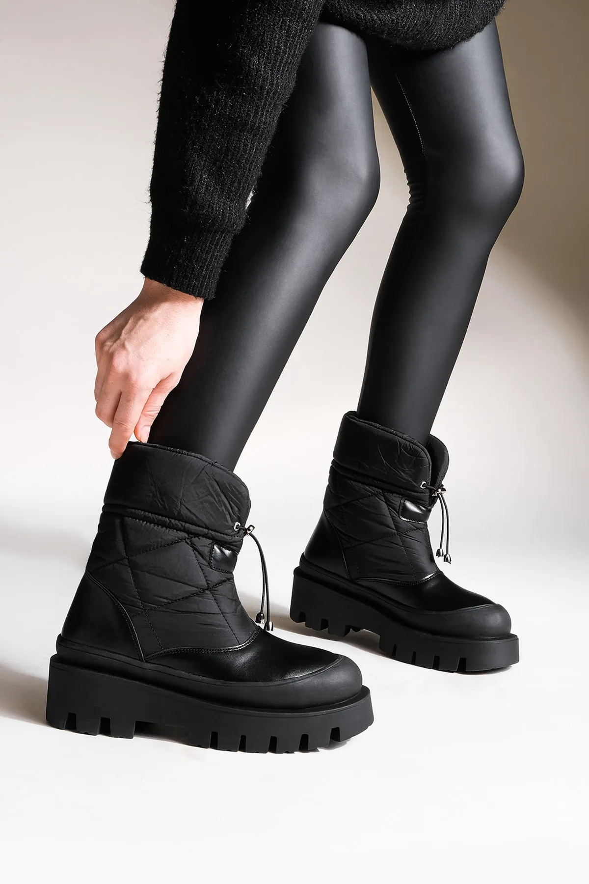 Marjin  Damen-Schneestiefel mit dicker, gezackter Sohle, Forlen schwarz