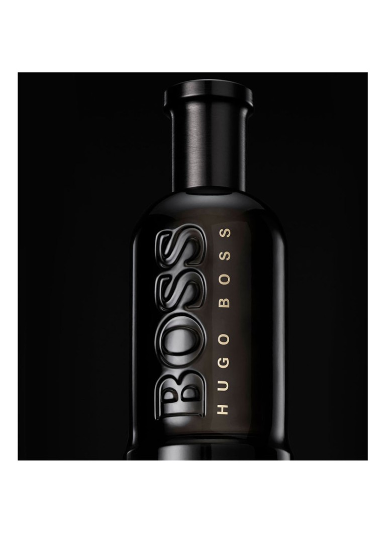 Parfum HUGO BOSS într-o sticlă