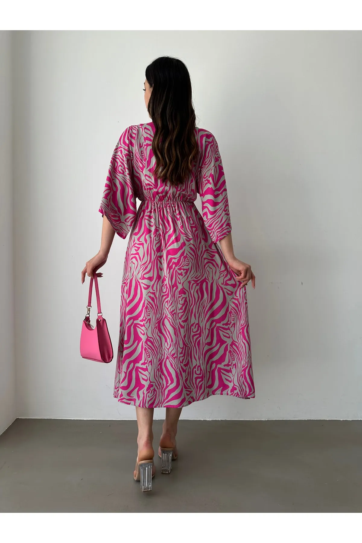 BEJNA  Rosafarbenes, zweireihiges, langes Sommerkleid mit Kragen und Schlitz für Damen