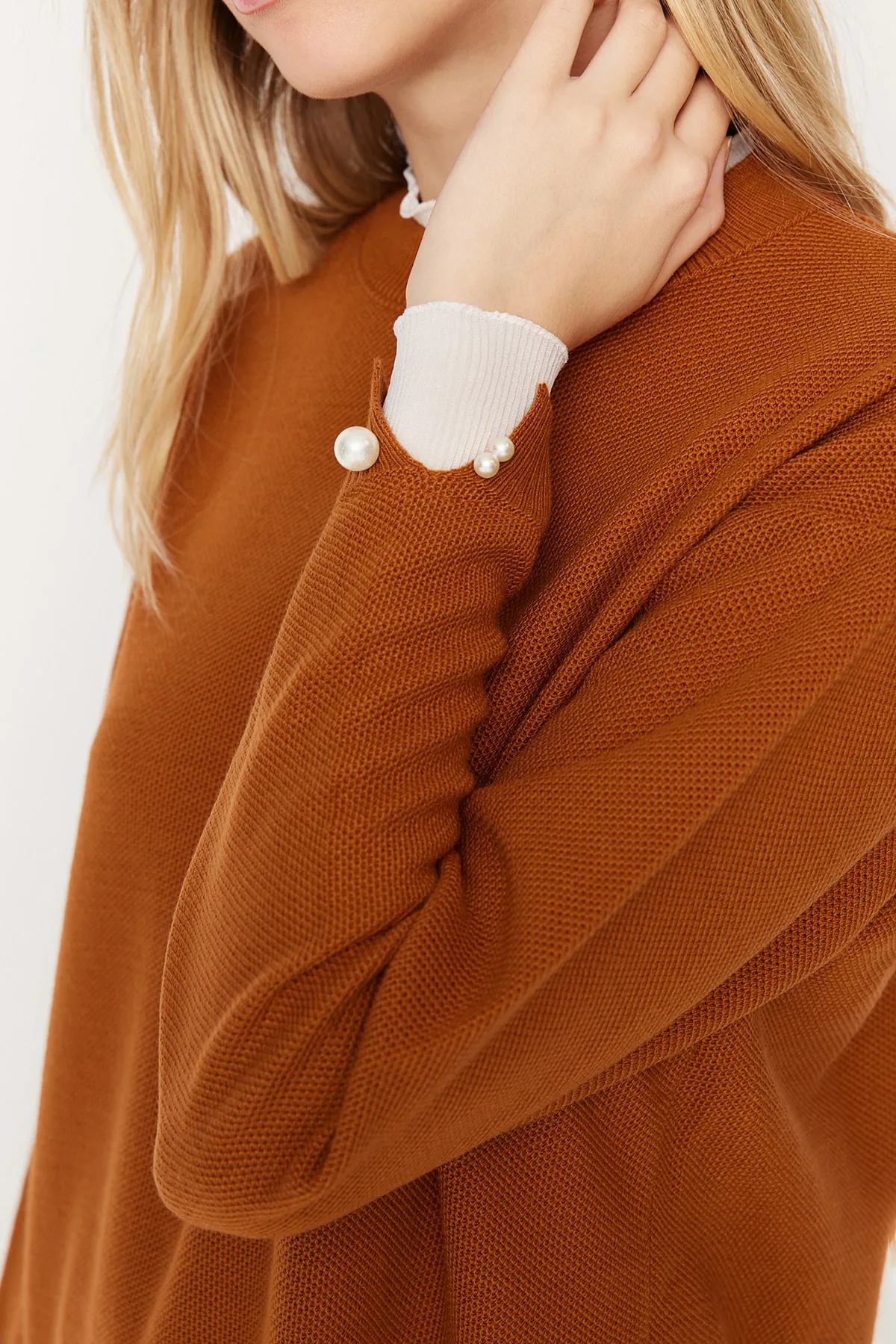 Trendyol Modest  Strickpullover mit Perlendetails und Fliesenärmeln TCTAW23AK00027