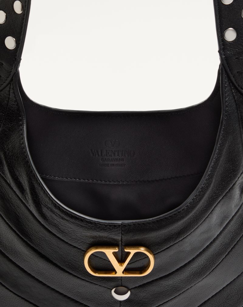 Valentino Garavani Hobo-taske i nappa med chevronmotiv og nitter