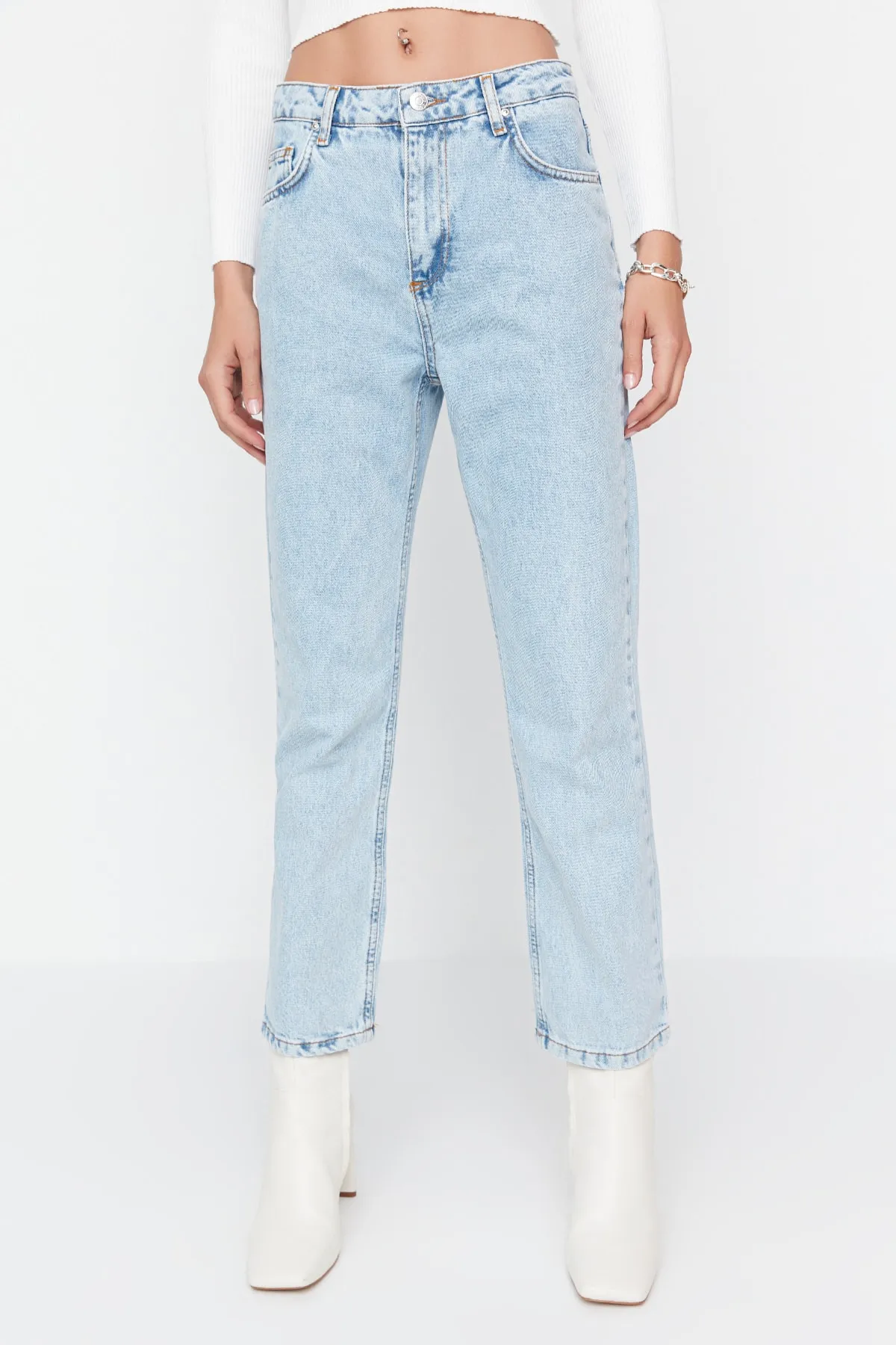 Trendyol Collection  Blaue gerade Jeans mit hoher Taille TWOSS22JE0254